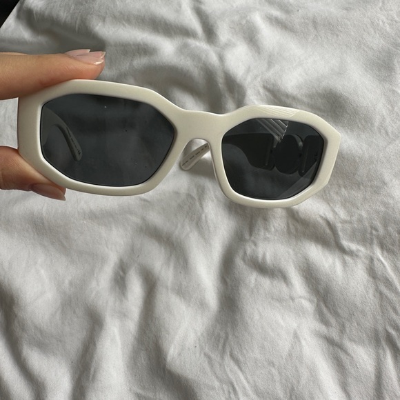 Versace white sunglasses - Picture 5 of 7